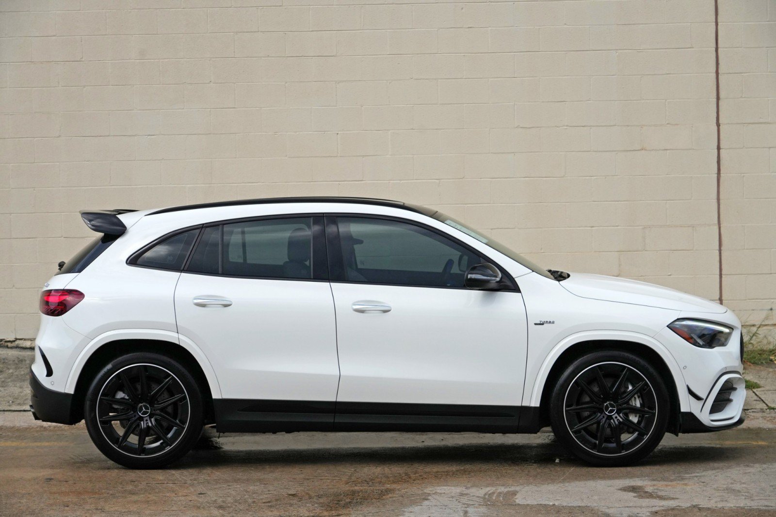 Used 2025 Mercedes-Benz GLA 35 AMG 4MATIC w/ AMG Aerodynamics Package image 56