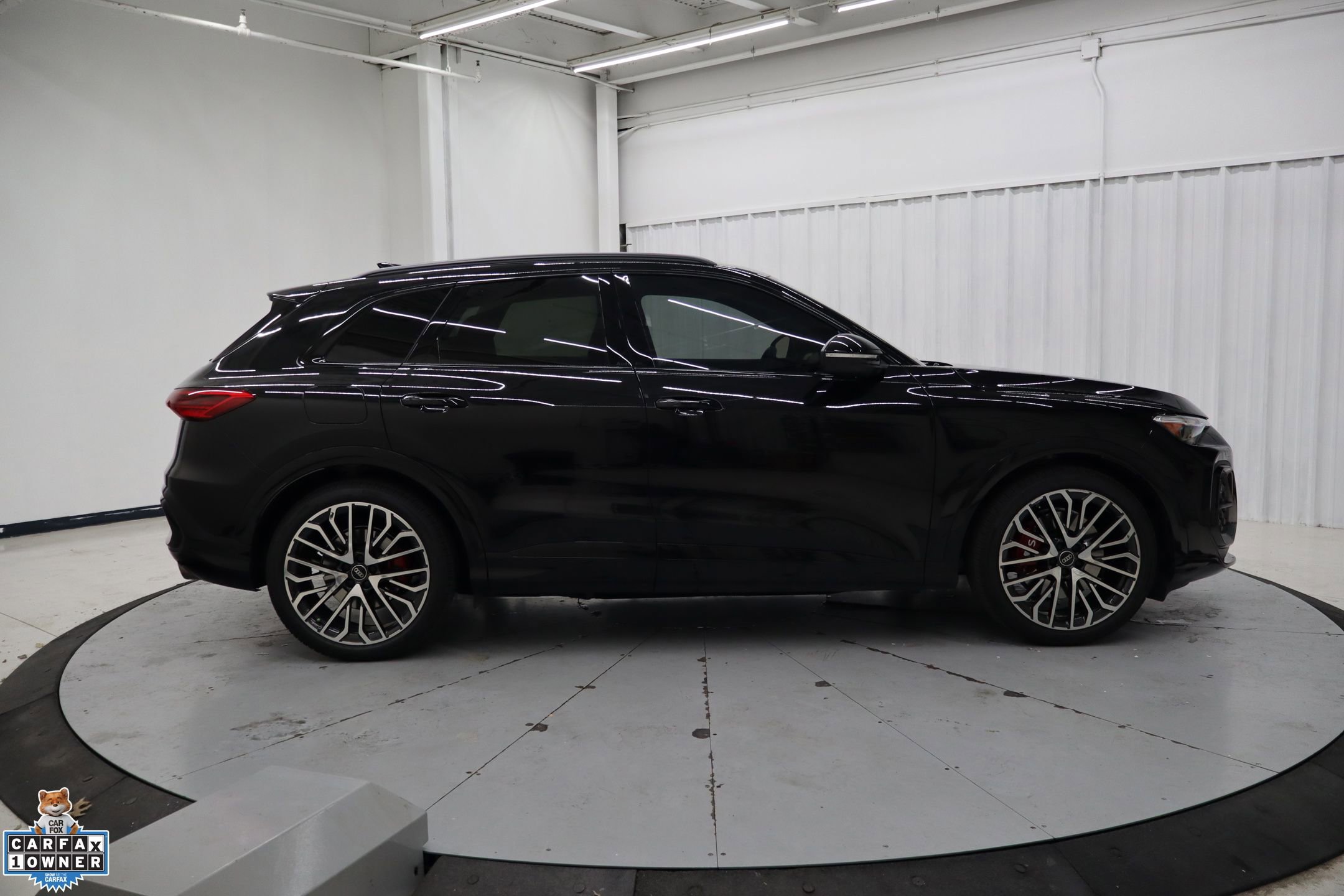 Used 2025 Audi SQ5 Premium Plus w/ Premium Plus Package image 2