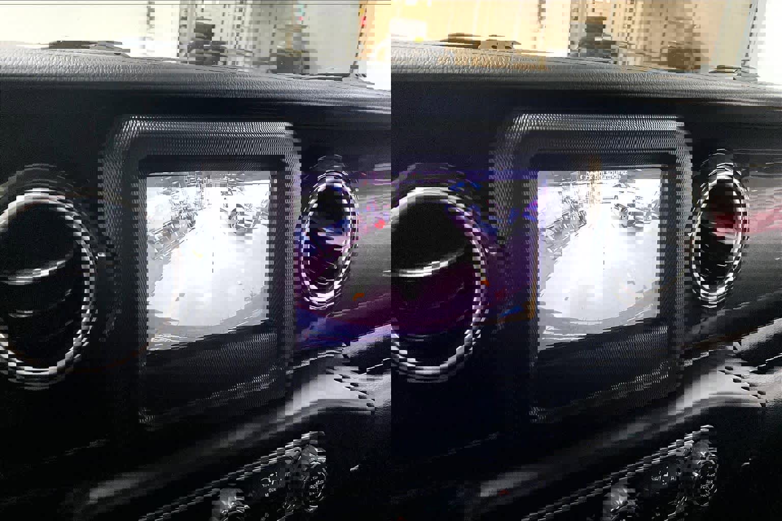 Used 2020 Jeep Wrangler Unlimited Sahara image 24