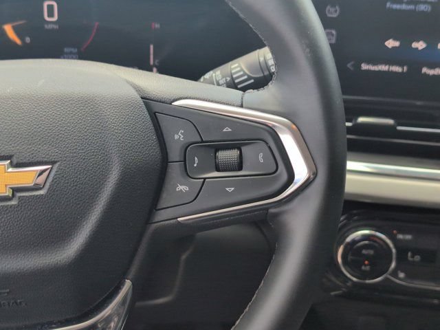 Used 2025 Chevrolet Trax LT w/ LT Convenience Package FWD image 21