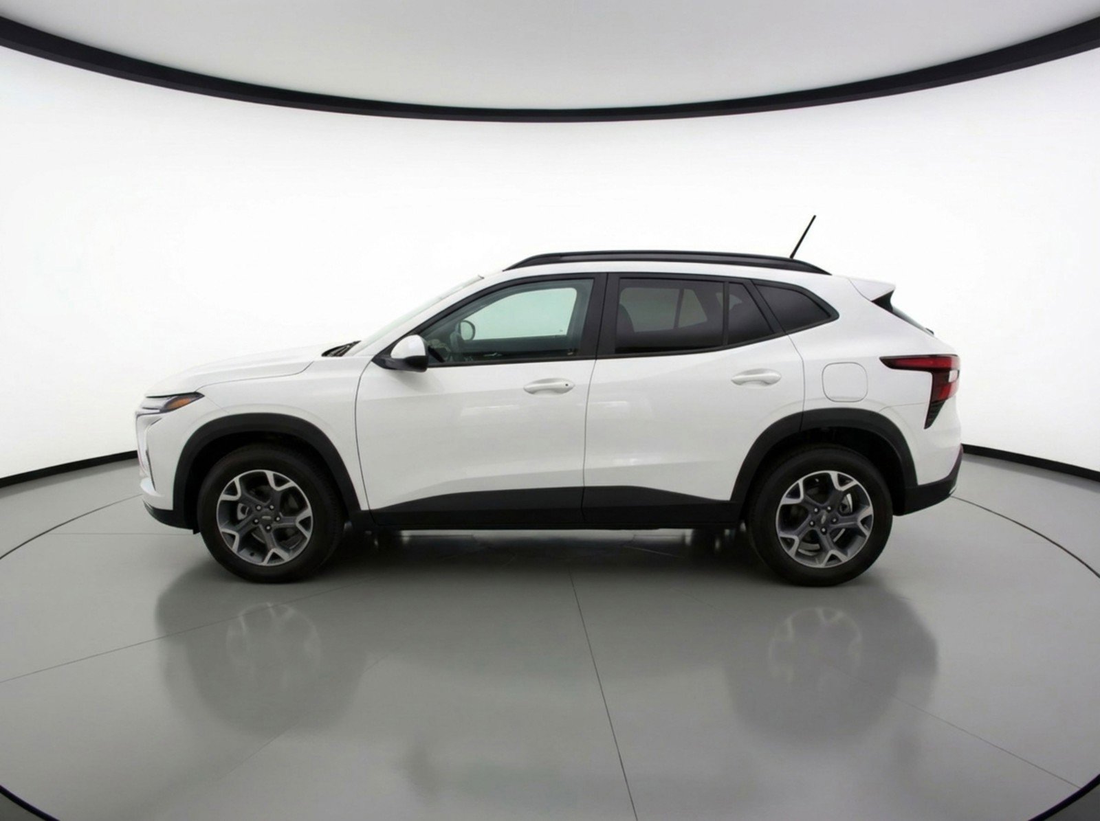 Used 2025 Chevrolet Trax LT FWD image 5