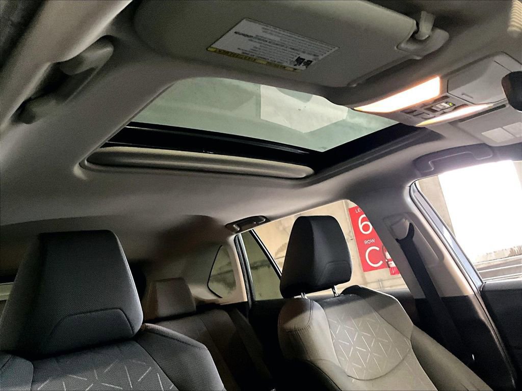 Used 2020 Toyota RAV4 XLE w/ Convenience Package image 12