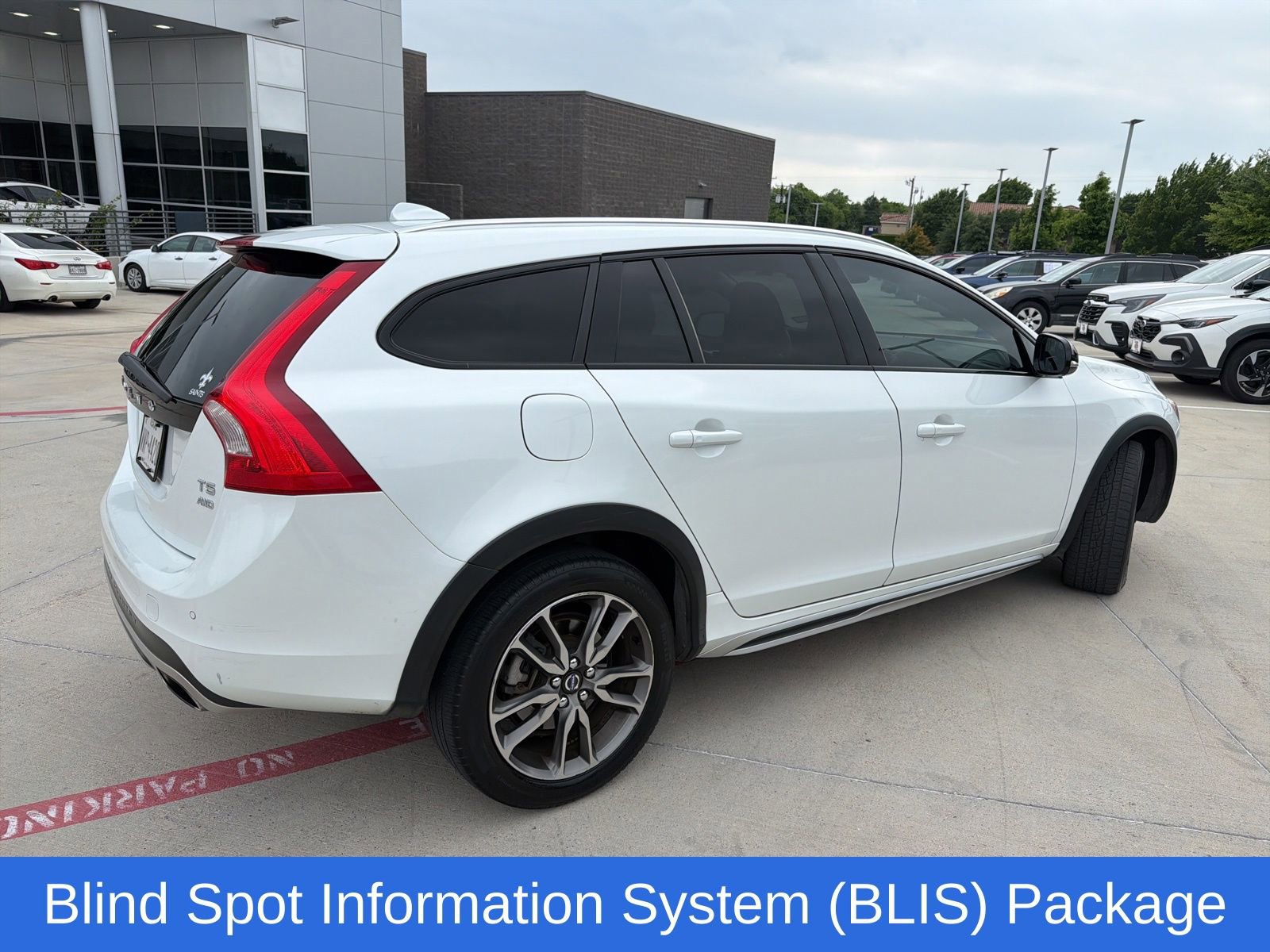 Used 2015 Volvo V60 T5 Cross Country w/ Convenience Package image 3