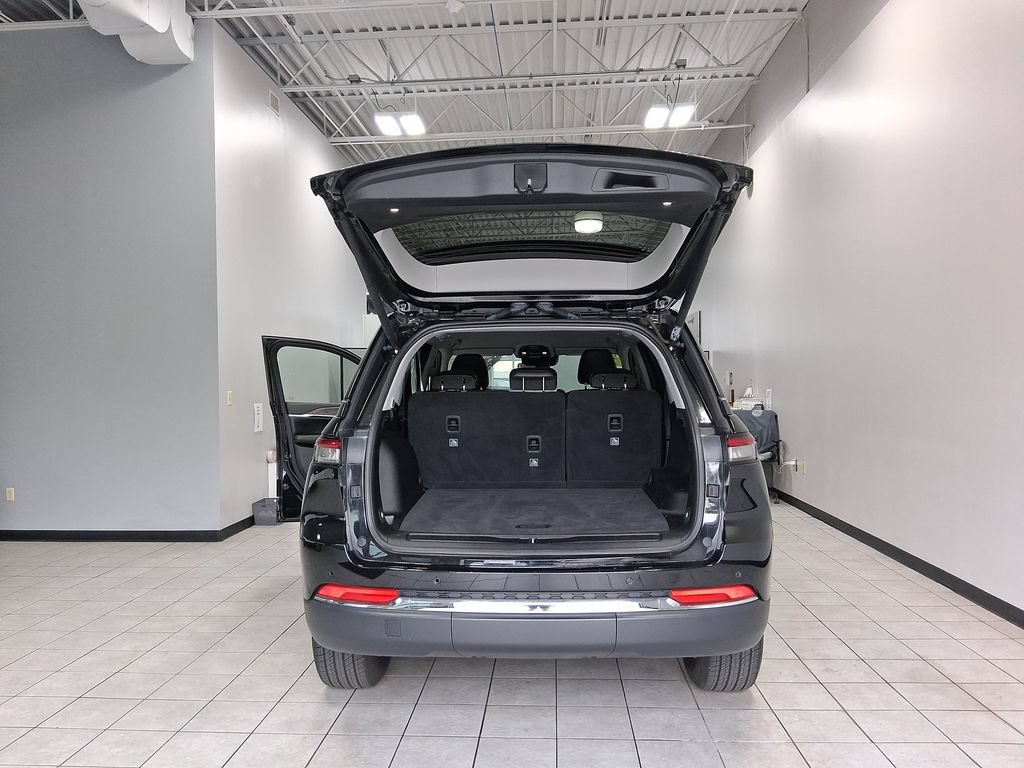 Used 2023 Jeep Grand Cherokee Limited AWD/4WD image 39