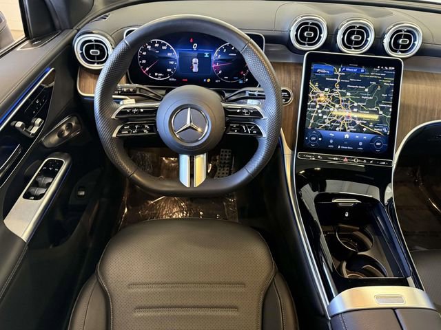 Used 2025 Mercedes-Benz GLC 300 4MATIC image 4