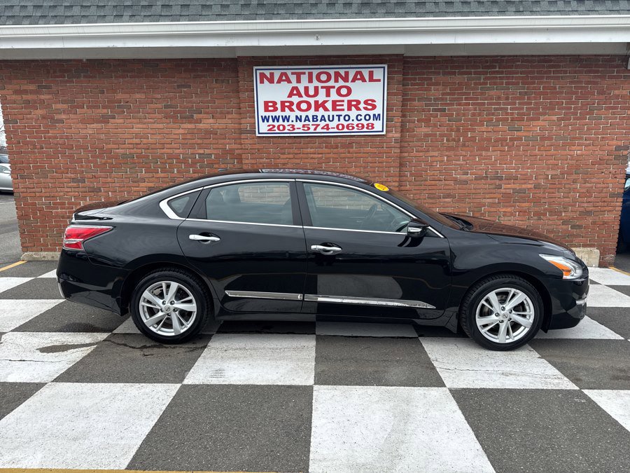 Used 2015 Nissan Altima 2.5 SV w/ Convenience Package FWD image 2