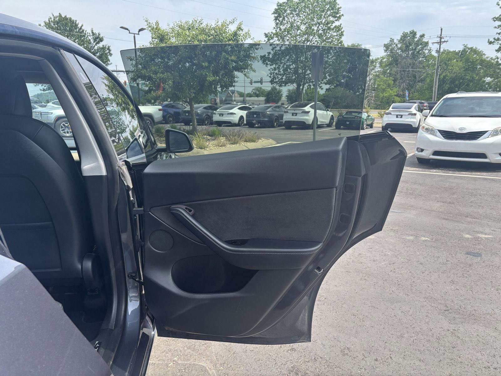 Used 2020 Tesla Model Y Long Range AWD/4WD image 18