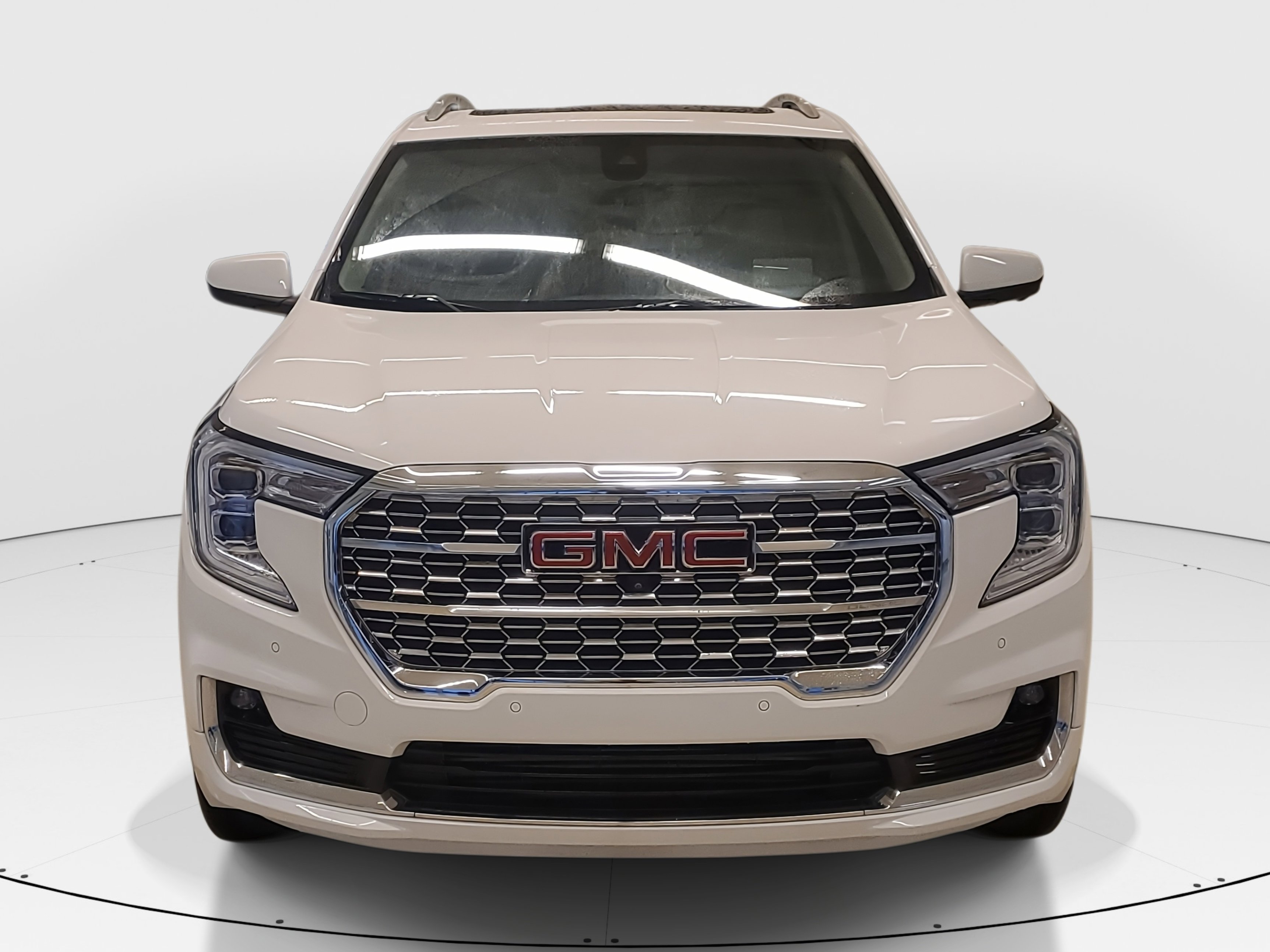 Used 2022 GMC Terrain Denali w/ Denali Premium Package image 3