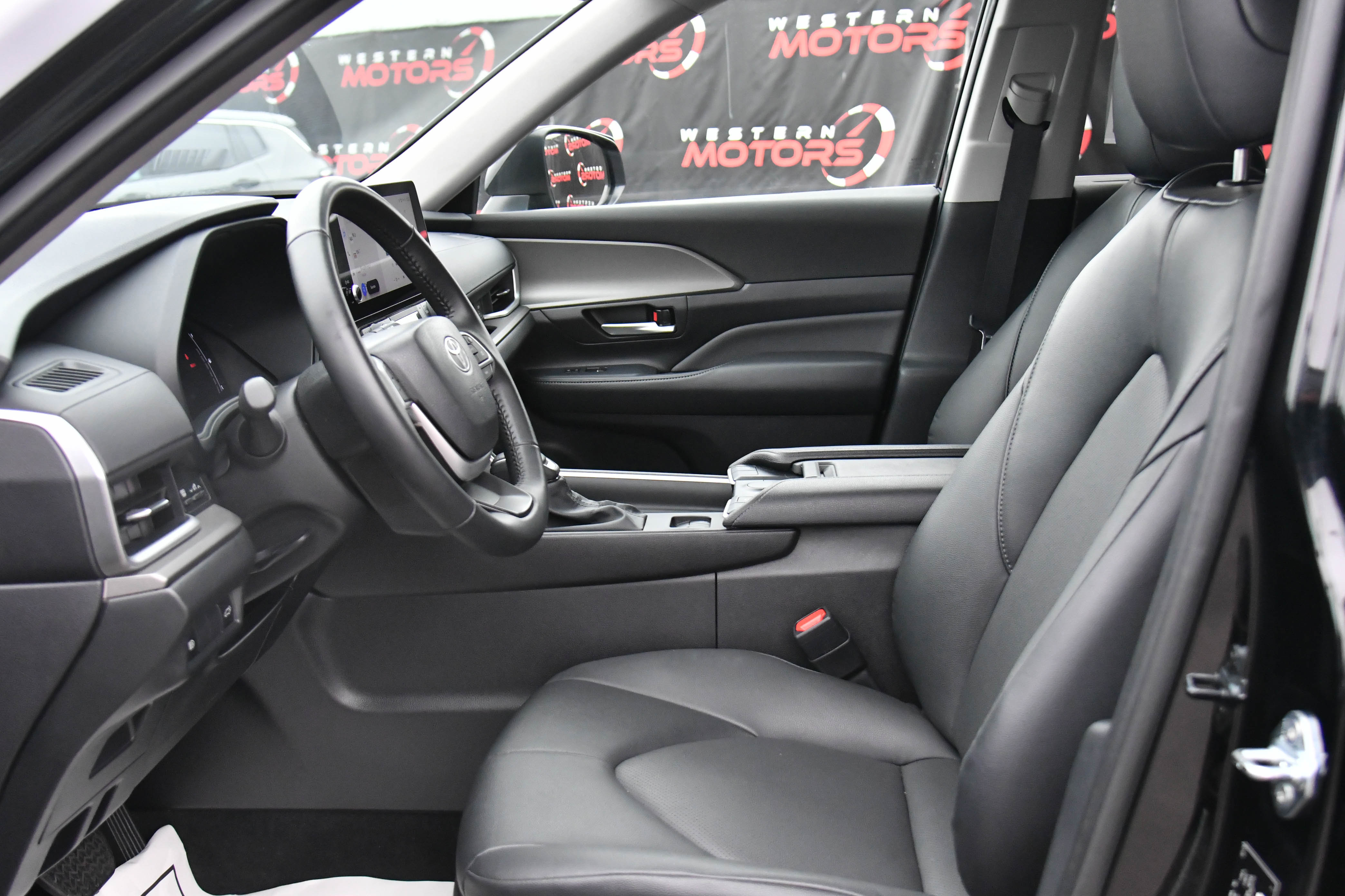 Used 2025 Toyota Grand Highlander AWD image 18