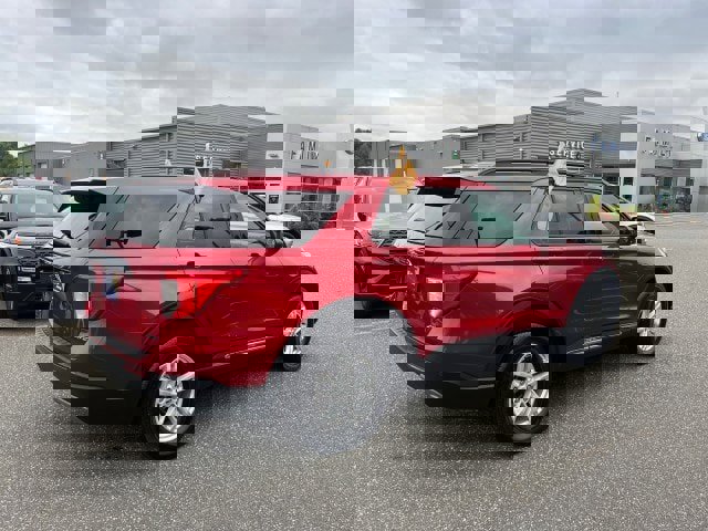 Certified 2022 Ford Explorer XLT w/ Equipment Group 202A image 5