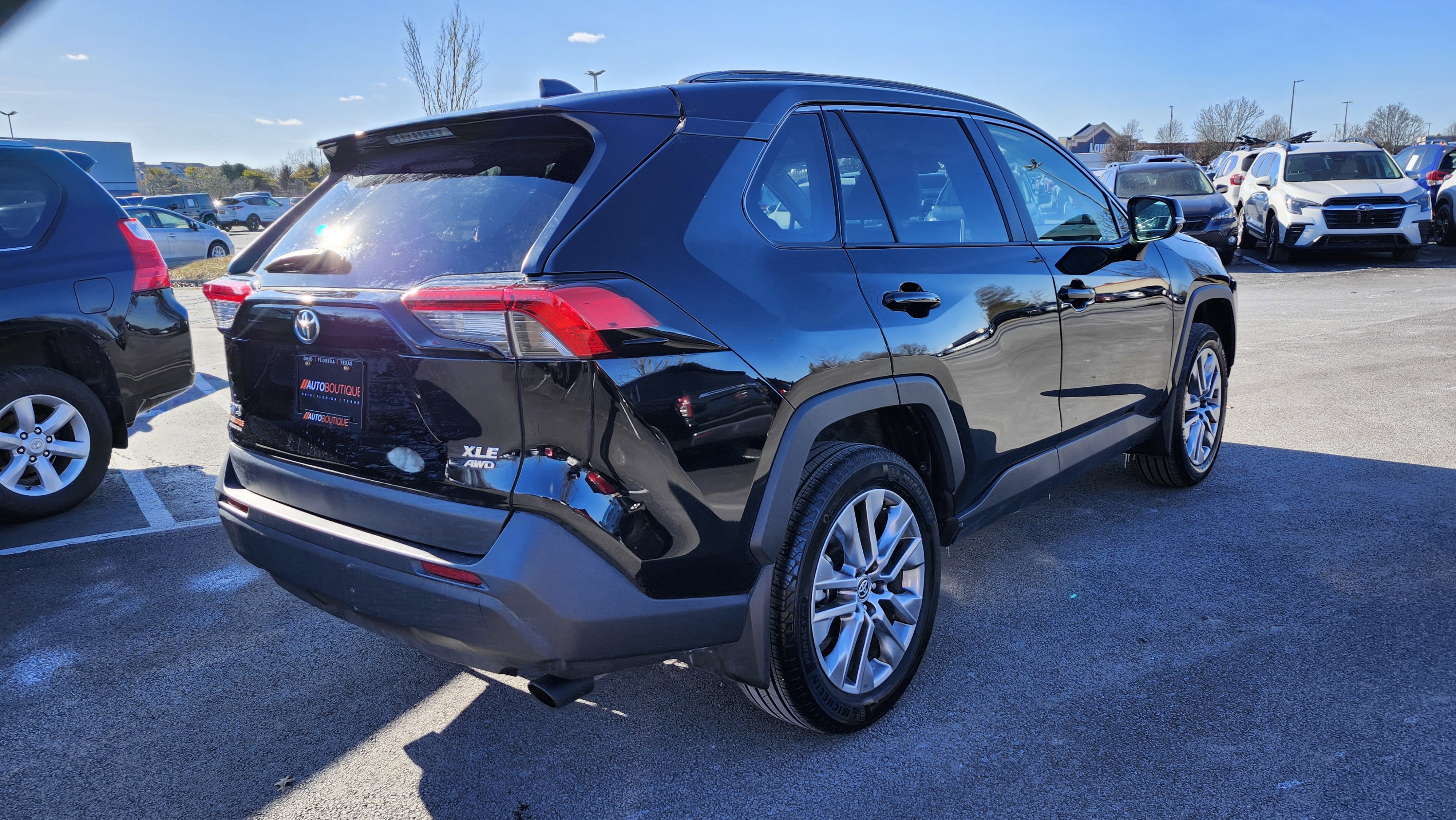 Used 2023 Toyota RAV4 XLE Premium image 18