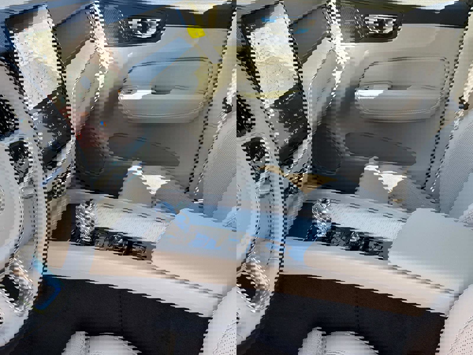 New 2026 Volvo XC60 B5 Ultra w/ Climate Package image 19