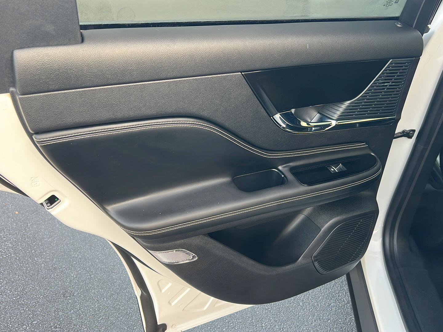 Used 2021 Lincoln Corsair AWD w/ Premium Package image 18