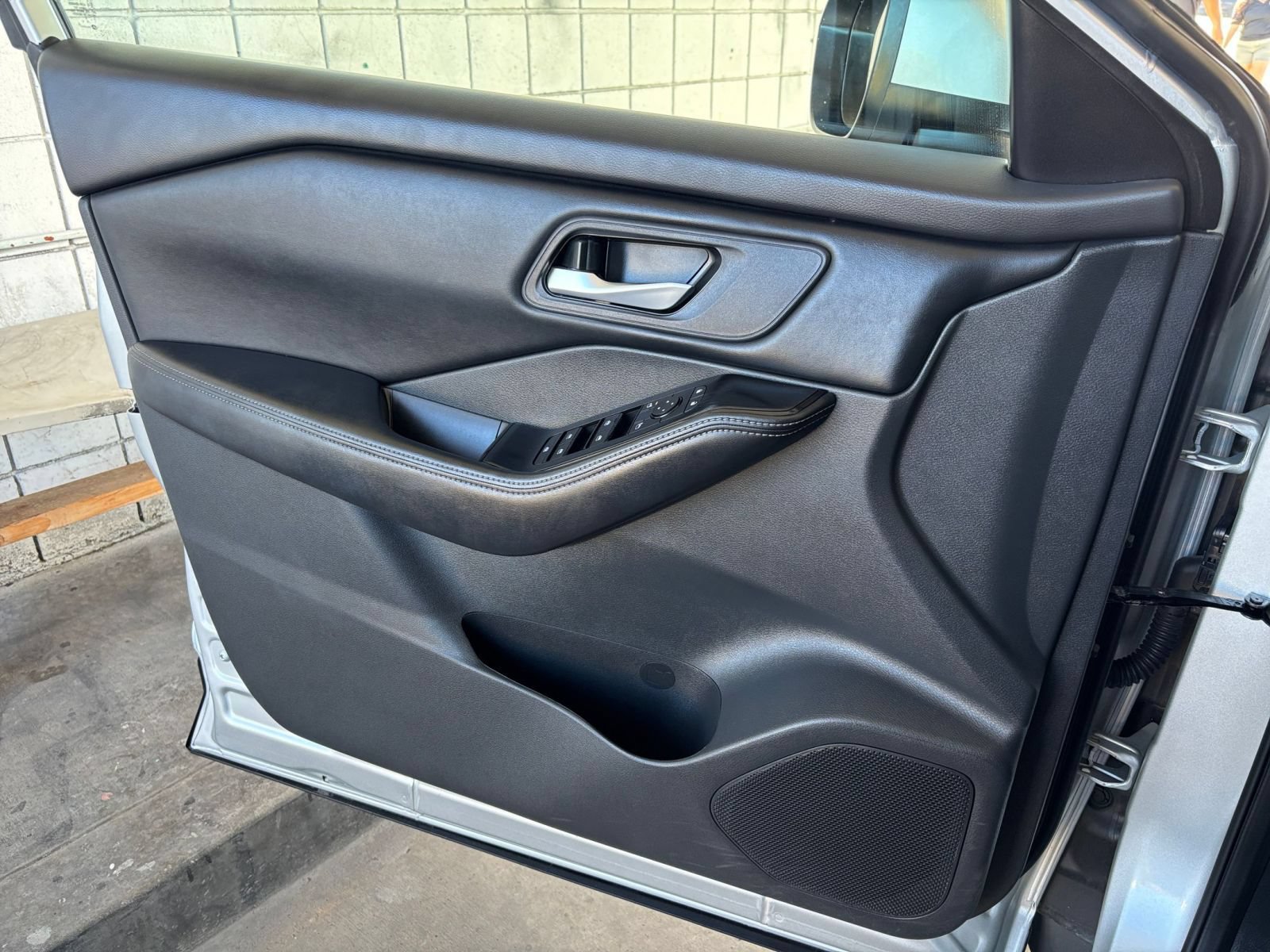 Used 2025 Nissan Rogue SV AWD/4WD image 18