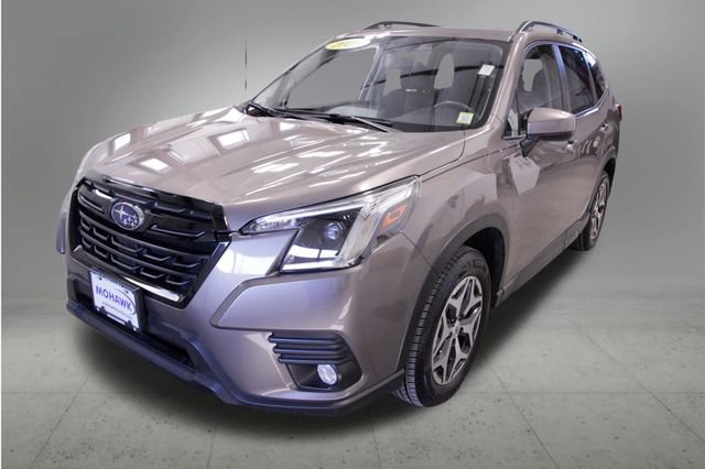 Used 2023 Subaru Forester Premium image 1