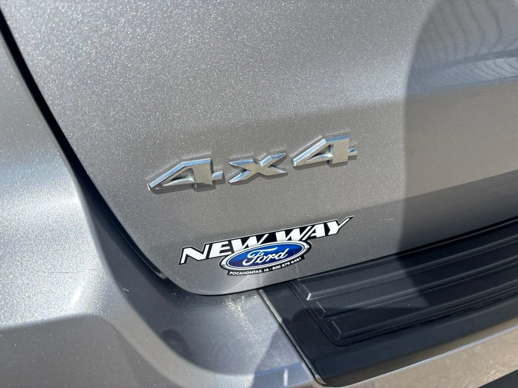 Used 2019 Jeep Grand Cherokee Laredo w/ 18" Wheel & 8.4" Radio Group AWD/4WD image 9