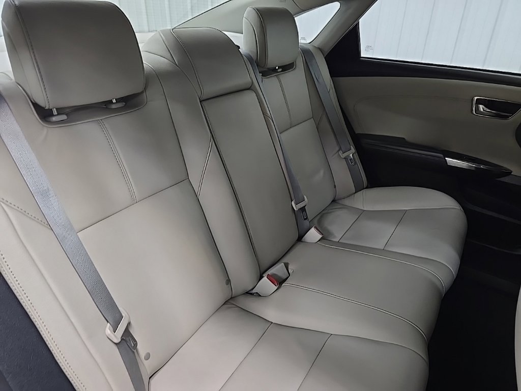 Used 2018 Toyota Avalon Touring w/ Carpet Mat Package FWD image 17