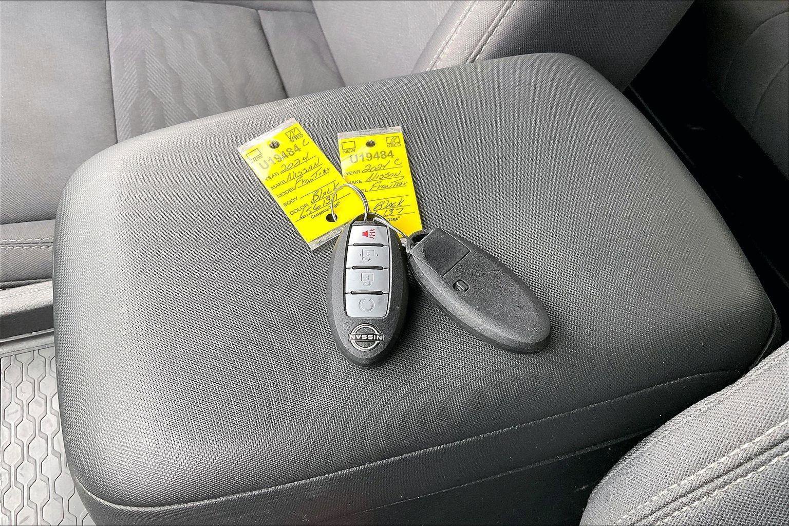 Used 2024 Nissan Frontier SV w/ SV Convenience Package image 12