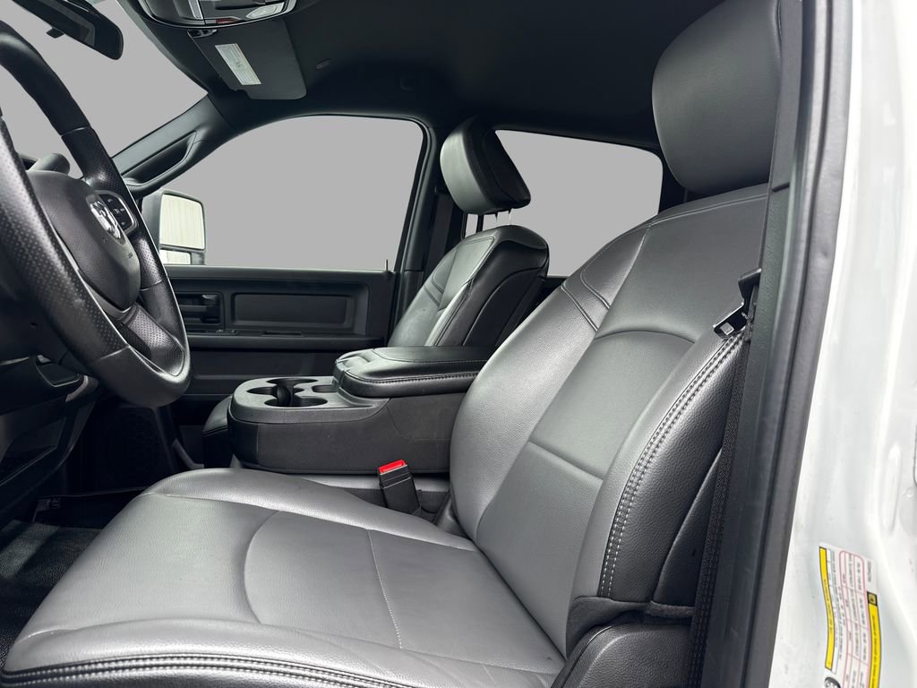 Used 2024 RAM 3500 Tradesman w/ Chrome Appearance Group image 3