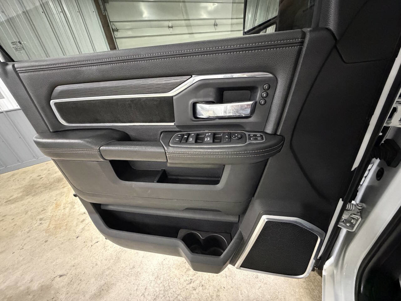 Used 2024 RAM 3500 Laramie w/ Night Edition image 31