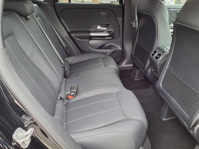 Used 2025 Mercedes-Benz GLA 250 image 19