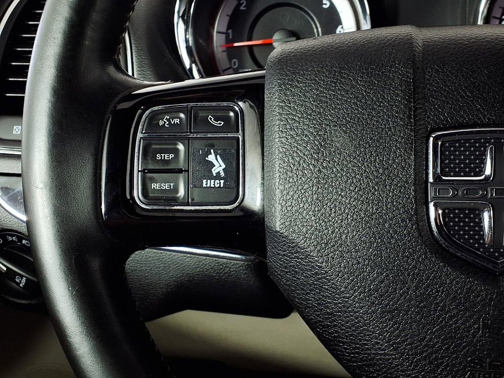 Used 2017 Dodge Grand Caravan SXT FWD image 18