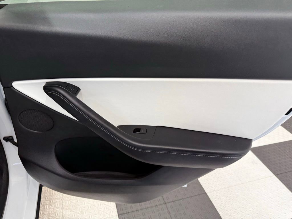 Used 2021 Tesla Model Y Long Range AWD/4WD image 25