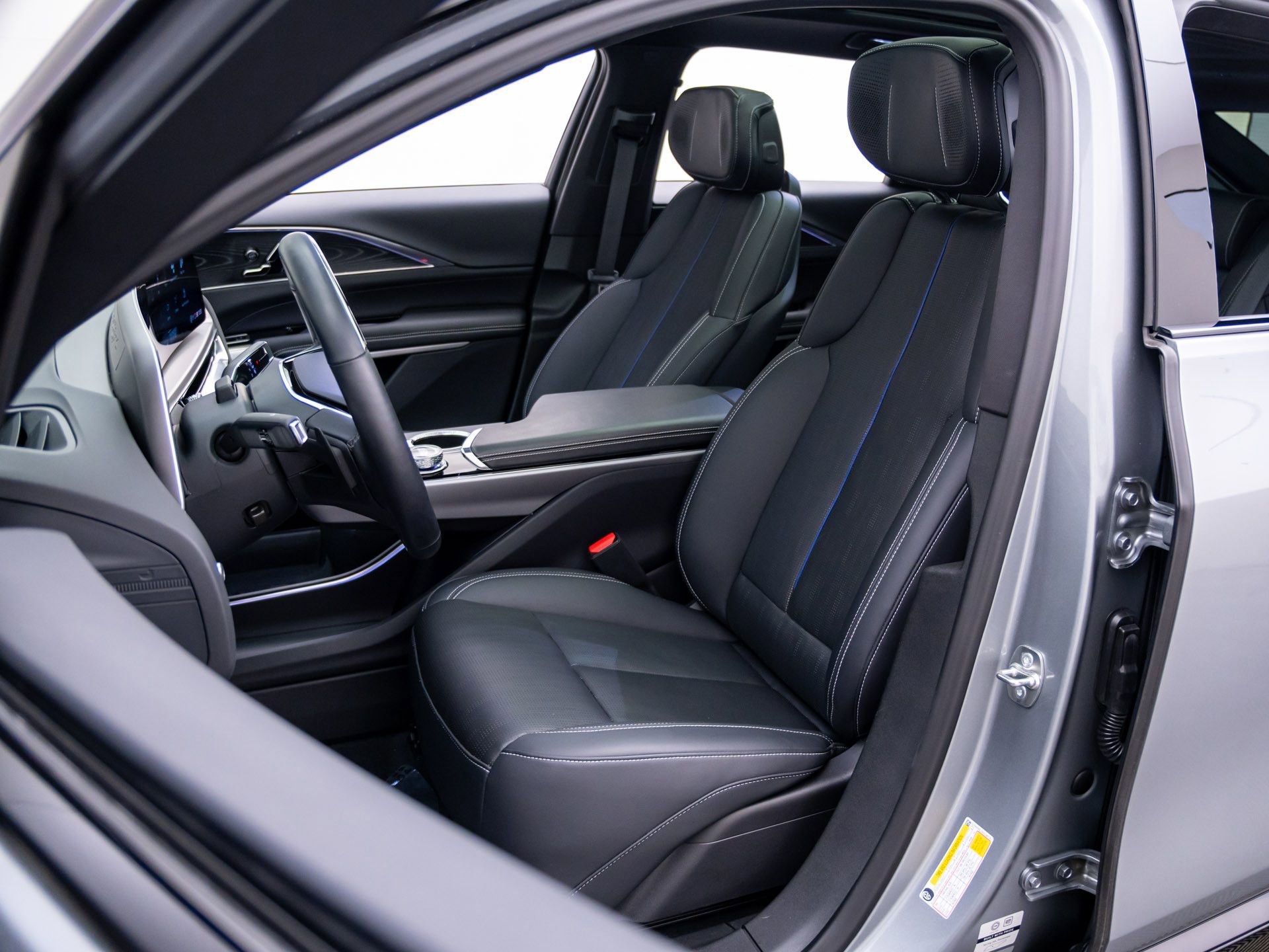 Certified 2024 Cadillac Lyriq Sport w/ LPO, Floor Liner Package image 19