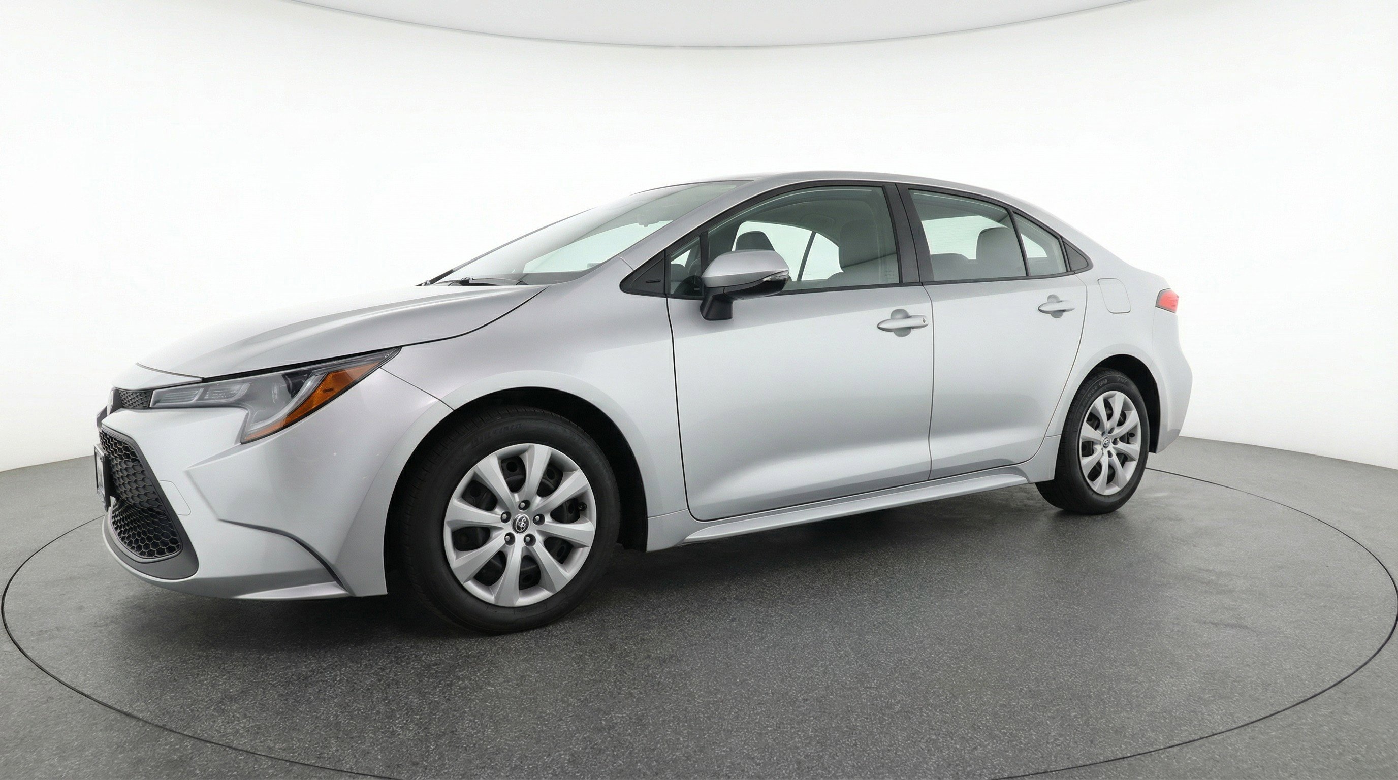 Used 2025 Toyota Corolla LE image 3