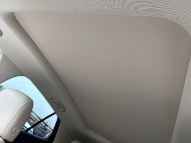 Used 2022 Buick Envision Avenir w/ Technology Package II image 25