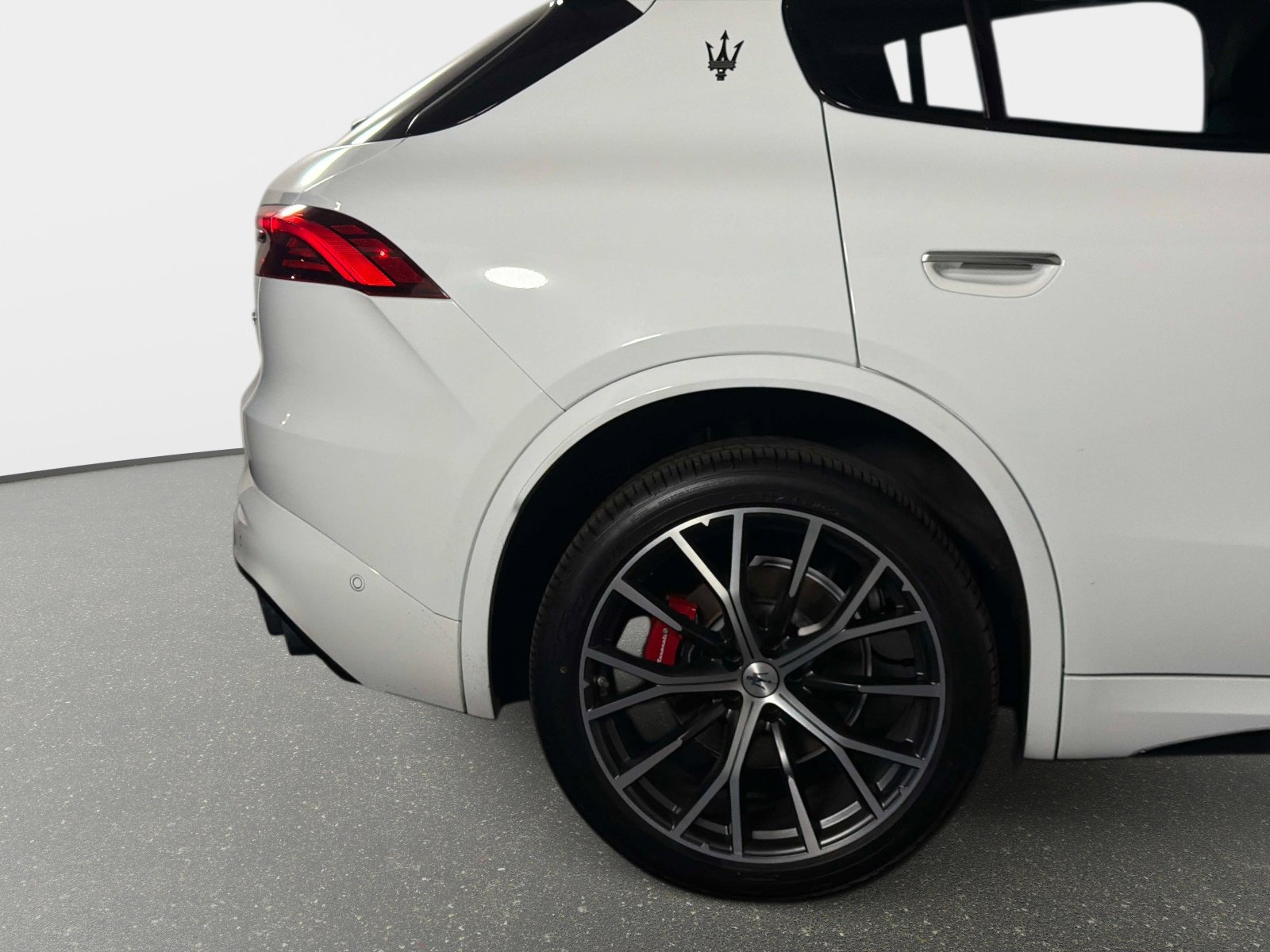 Used 2023 Maserati Grecale Modena AWD/4WD image 18