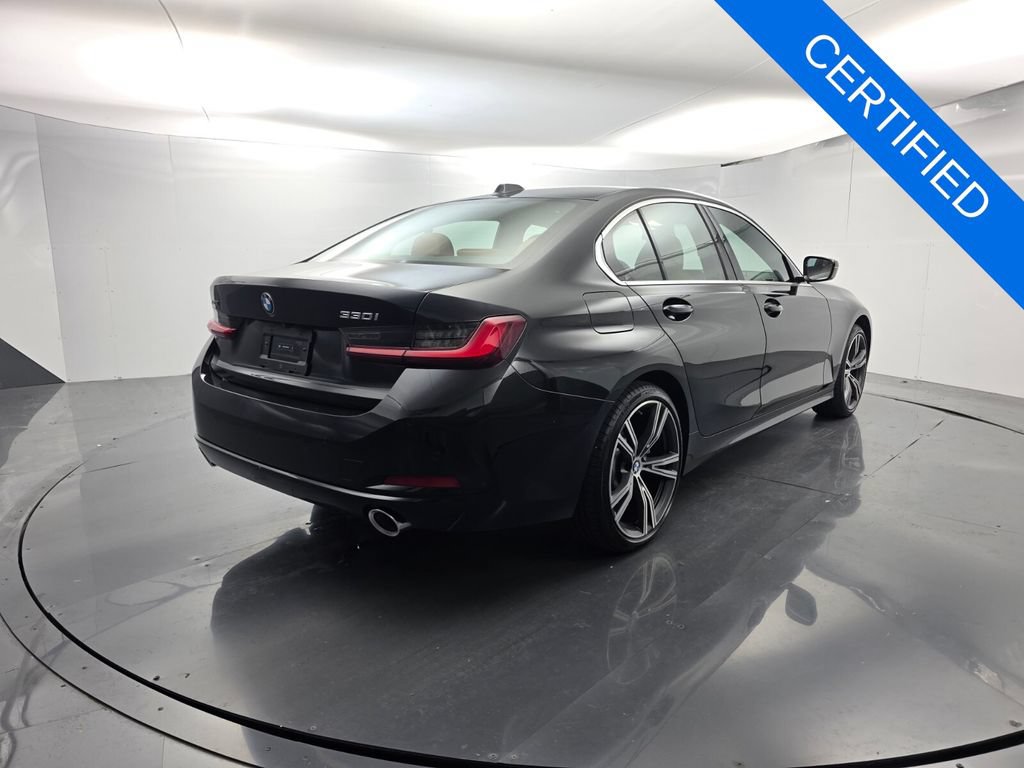 Used 2024 BMW 330i xDrive Sedan w/ Premium Package AWD/4WD image 4