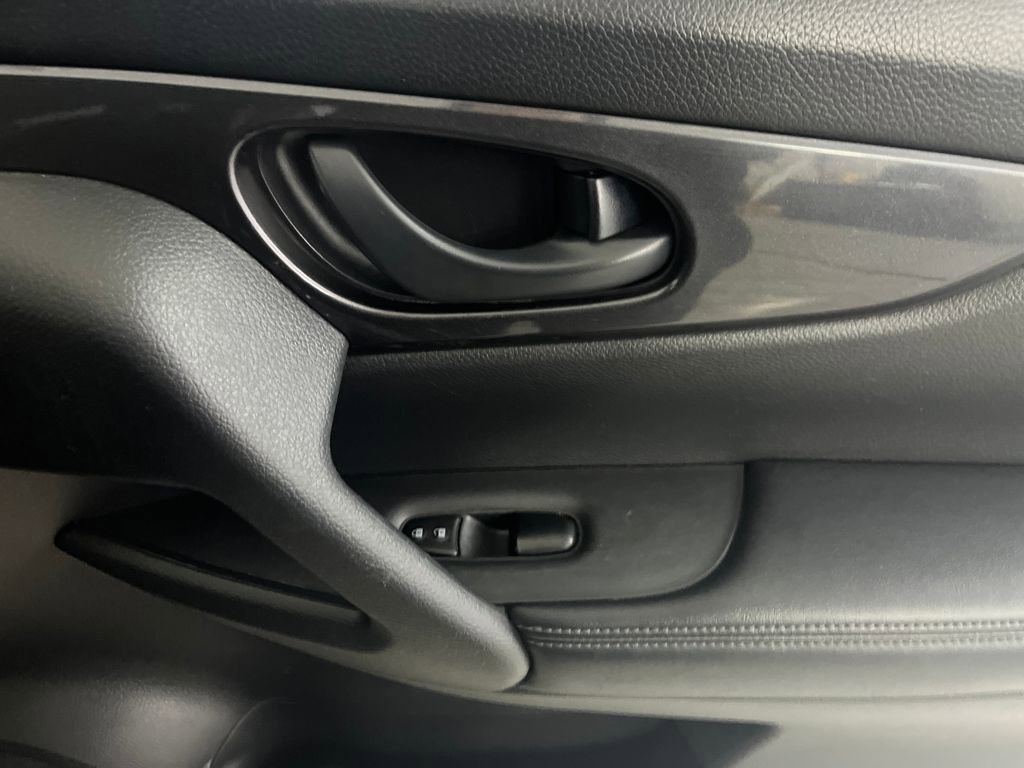 Used 2019 Nissan Rogue S image 56