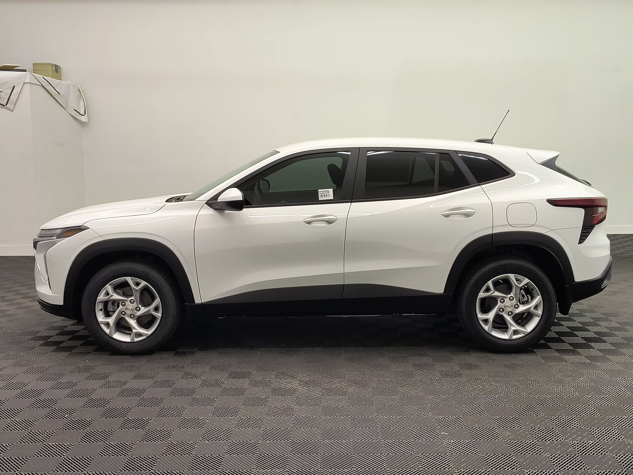 New 2026 Chevrolet Trax LS w/ LS Convenience Package FWD image 2