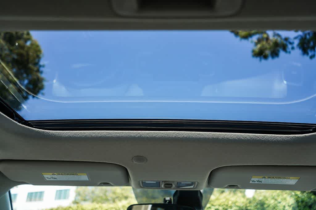 Certified 2024 Hyundai Venue SEL FWD image 16