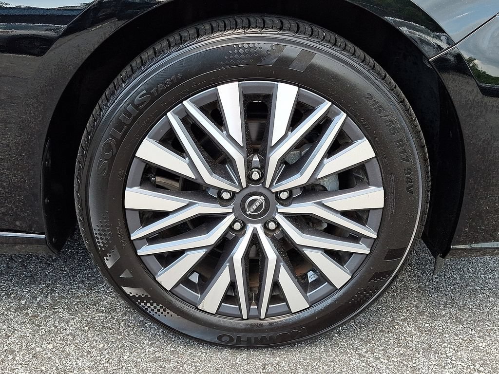 Certified 2025 Nissan Altima 2.5 SV FWD image 9