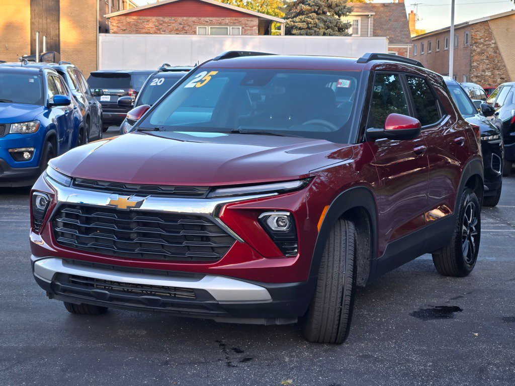Used 2025 Chevrolet TrailBlazer LT FWD image 4