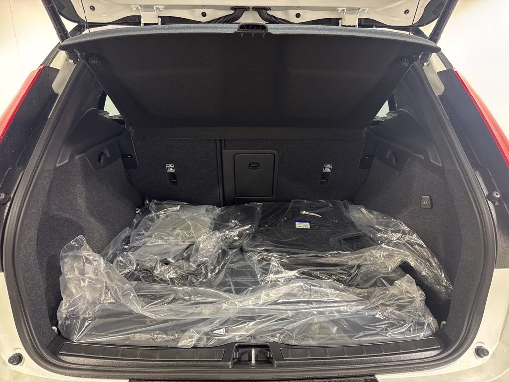 New 2026 Volvo XC40 B5 Ultra w/ Climate Package AWD/4WD image 29