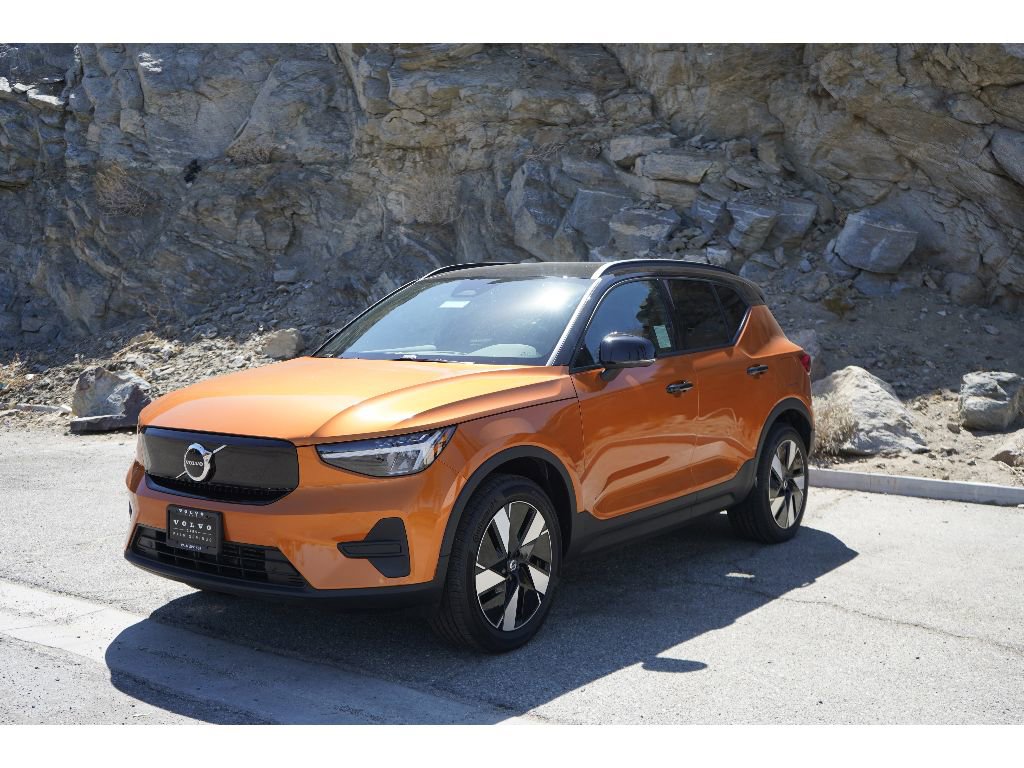 New 2025 Volvo EX40 Core w/ Climate Package image 4