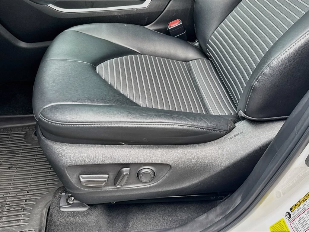 Used 2024 Toyota Highlander XSE FWD image 19