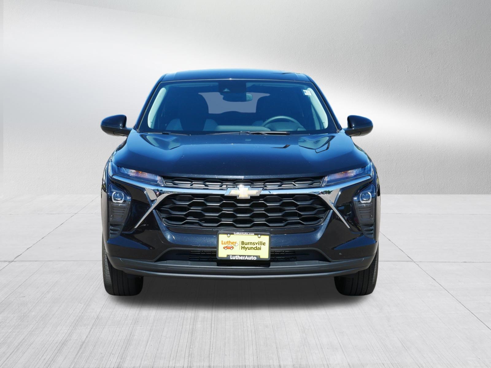 Used 2025 Chevrolet Trax LS w/ LS Convenience Package FWD image 2