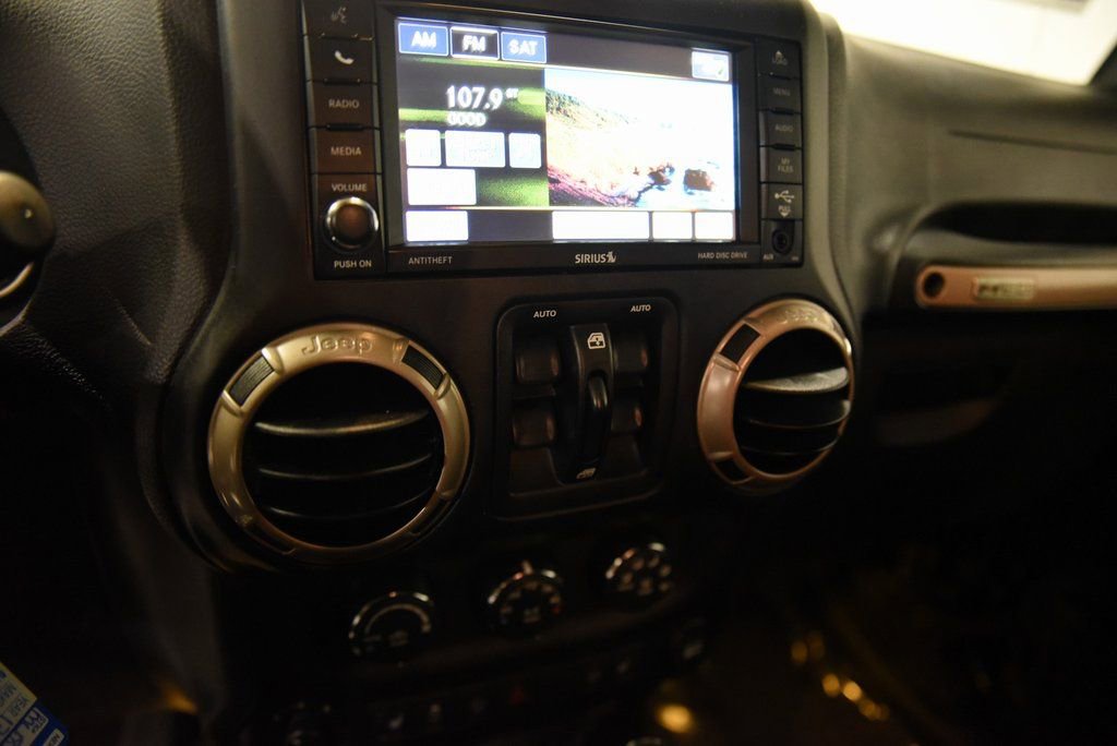 Used 2017 Jeep Wrangler Unlimited Sahara image 7