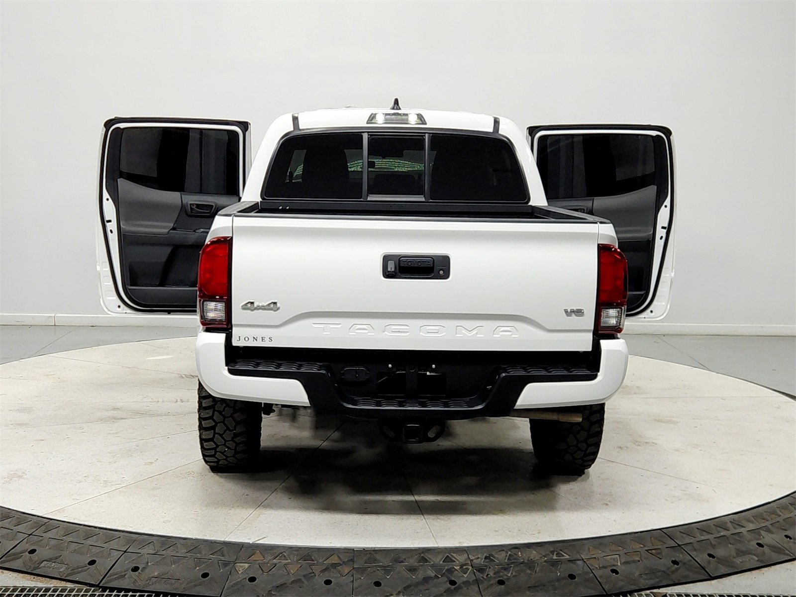 Used 2023 Toyota Tacoma SR image 14