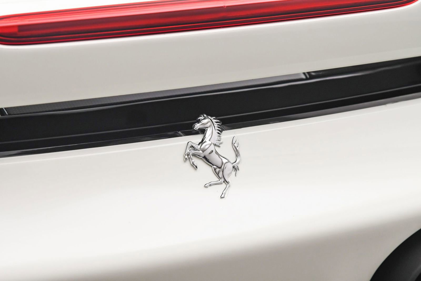 Used 2023 Ferrari SF90 Spider Bianco Avus image 21