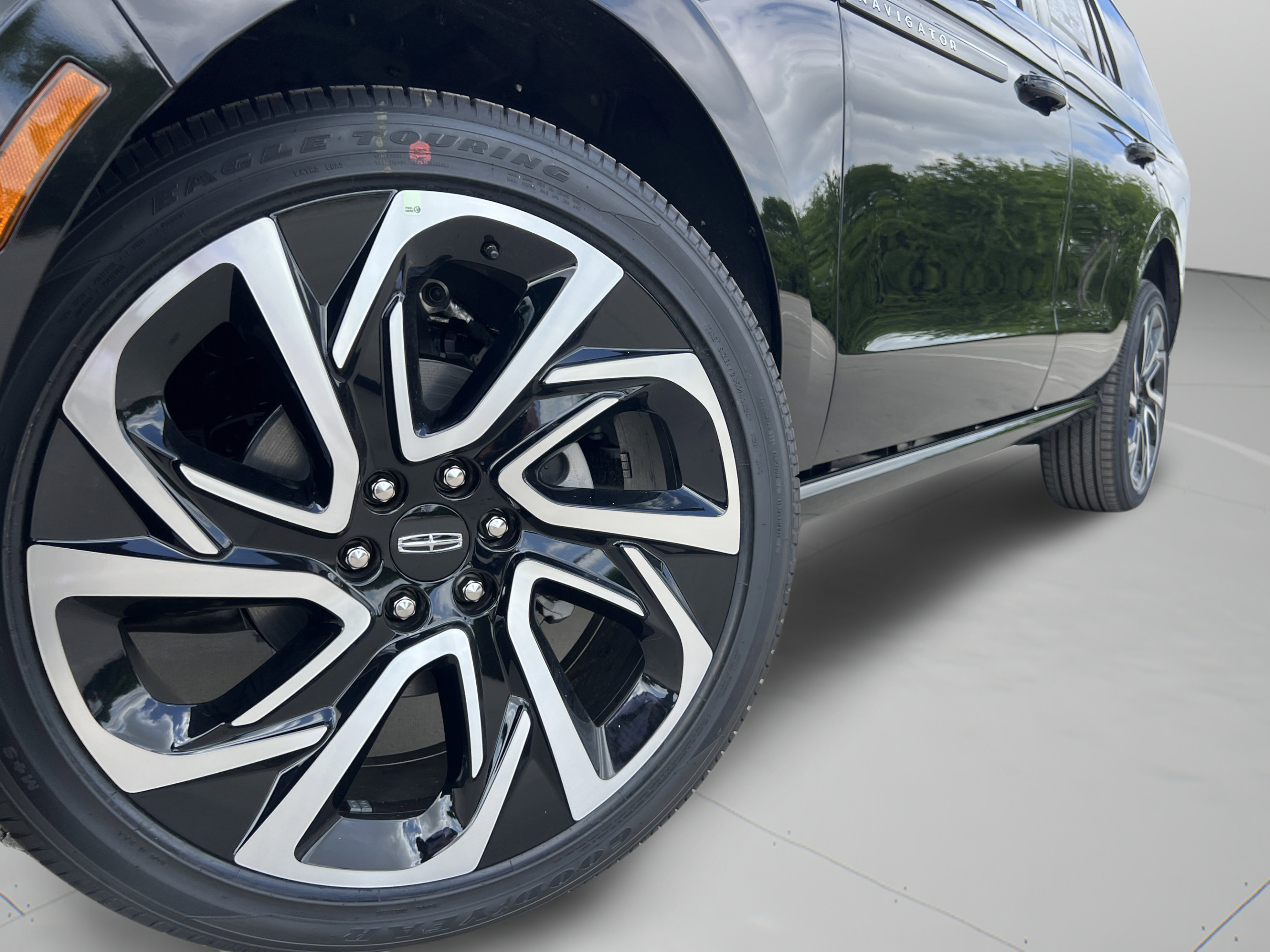 New 2026 Lincoln Navigator Black Label AWD/4WD image 32