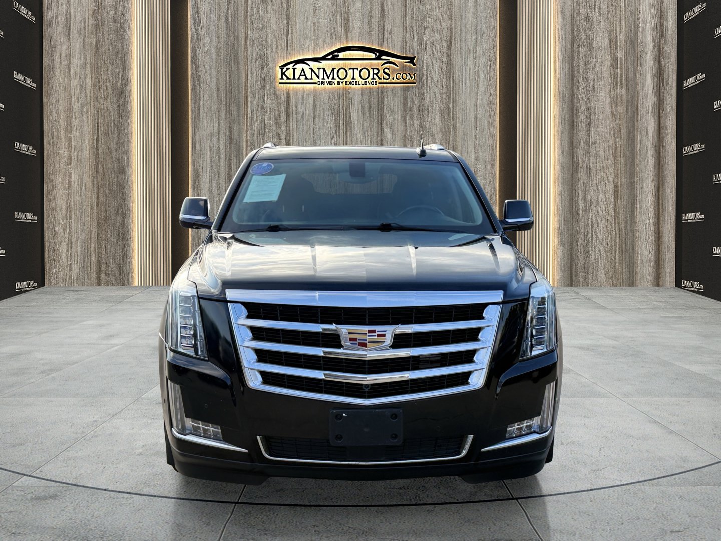 Used 2020 Cadillac Escalade ESV 2WD image 2