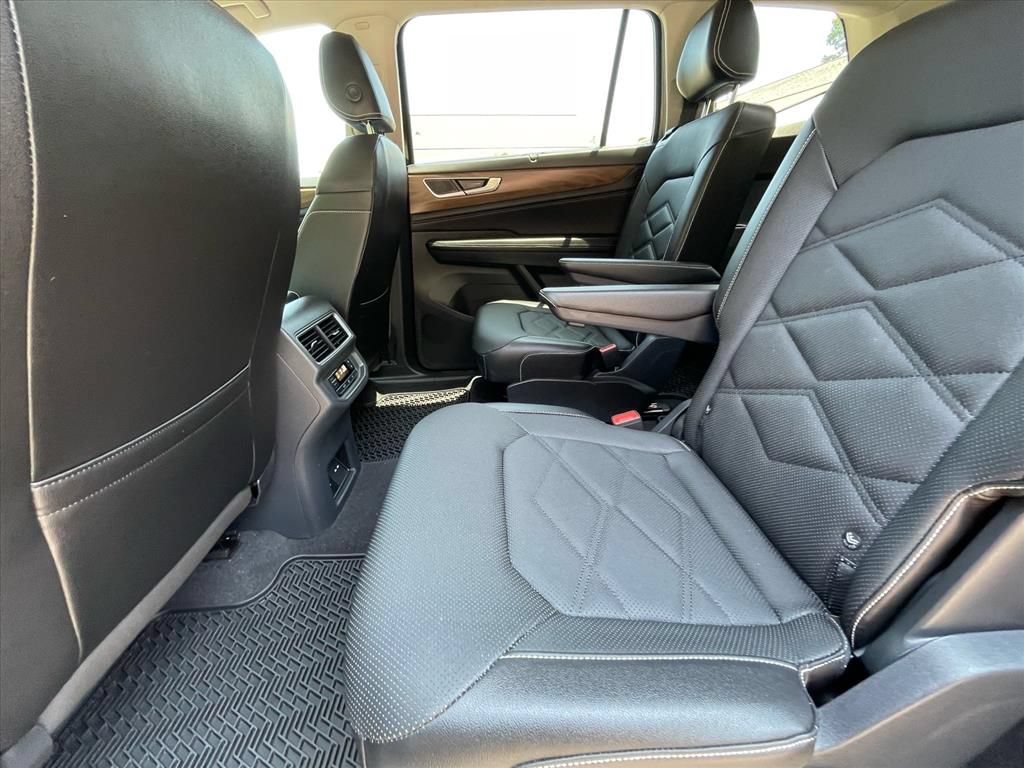 Used 2024 Volkswagen Atlas SE FWD image 4