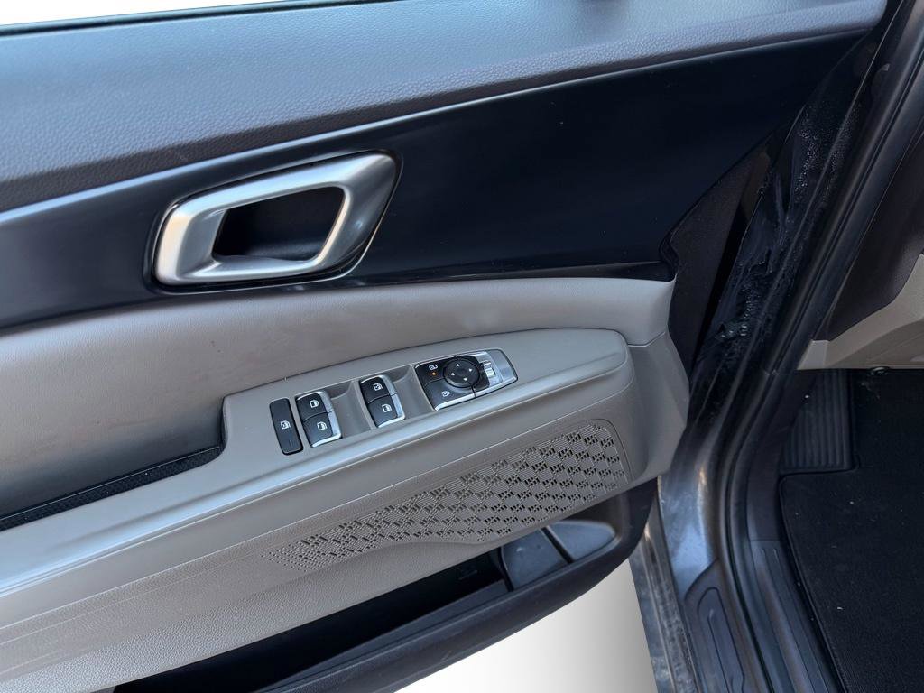 Used 2025 Kia Carnival LX image 14