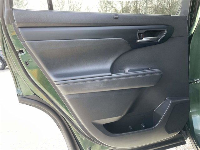 Used 2024 Toyota Highlander XLE image 16