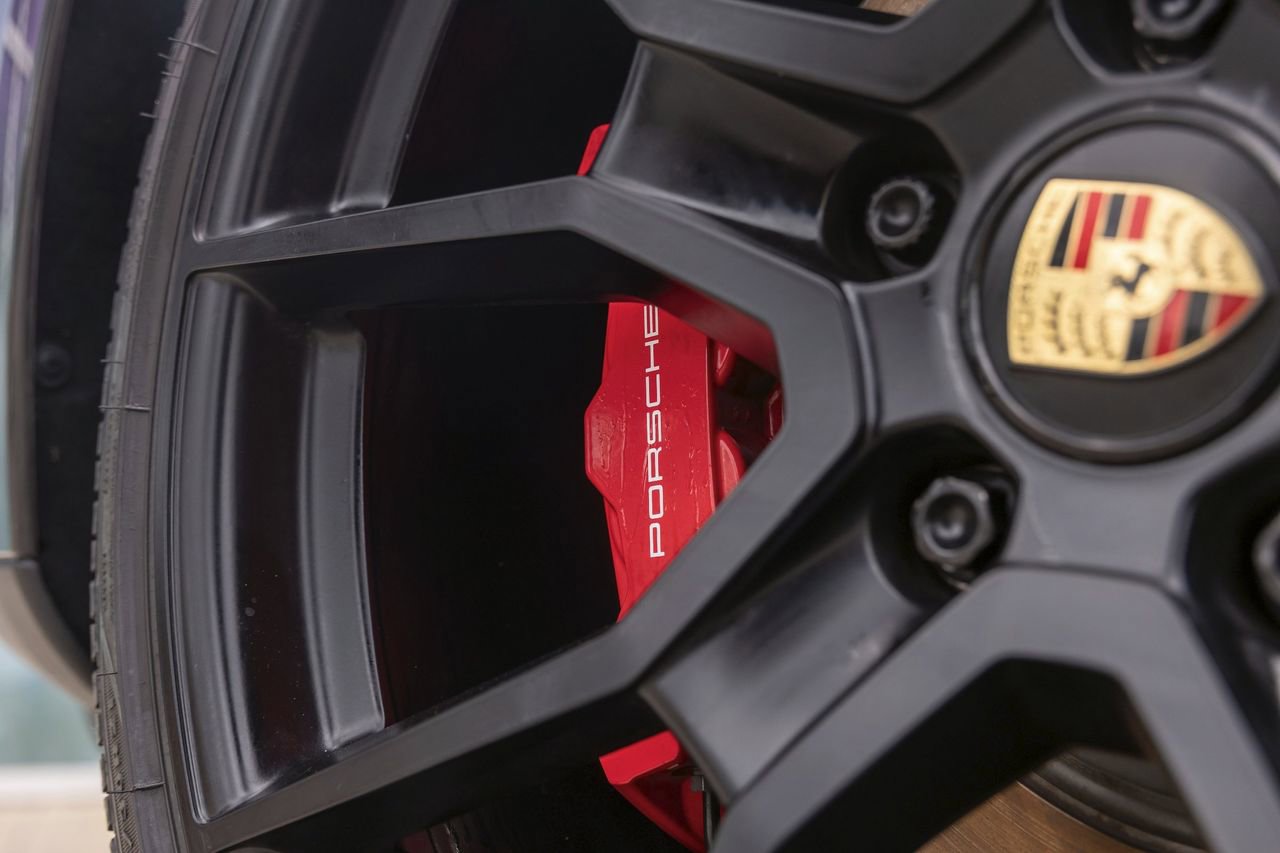 Used 2022 Porsche Taycan GTS AWD/4WD image 9